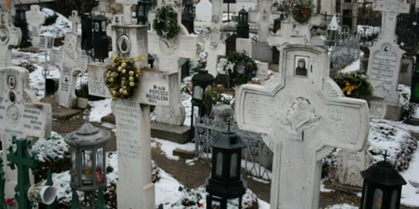 Mormânt profanat în cimitirul Sfântul Gheorghe din Piteşti  