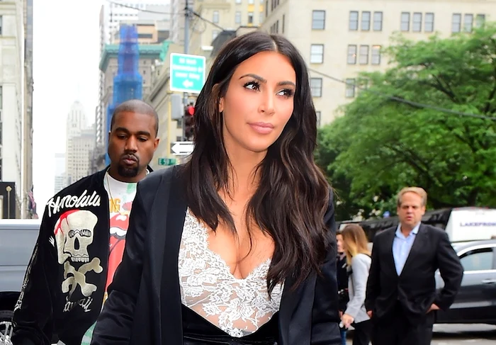 
    Nort West Kardashian, într-o rochiță-furou și geacă din pielefoto: Hepta  