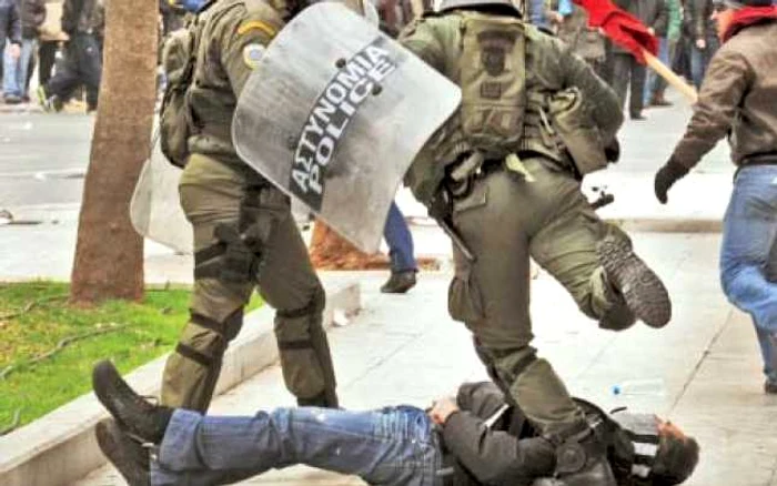 Ciocniri între protestatari şi poliţie Foto: Reuters