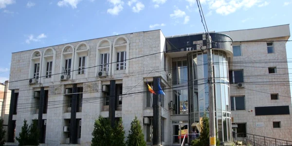 Măsuri pentru prevenirea ambuscadei la ghişeele AJOFM şi Casa de Pensii