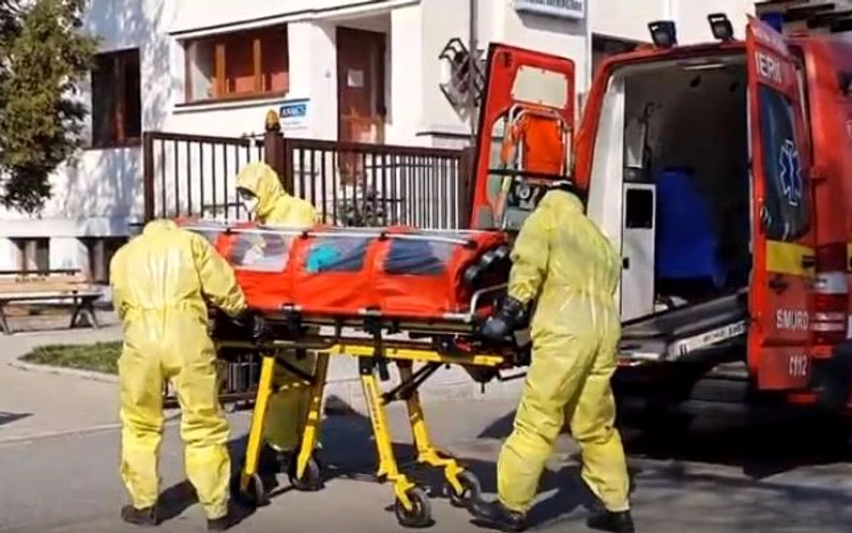 Asistenta şefă a Secţiei de Boli Infecţioase de la Spitalul Judeţean de Urgenţă Alba Iulia, Marcela Vîlcan, povesteşte cum a decurs prima întâlnire cu un bolnav de COVID-19