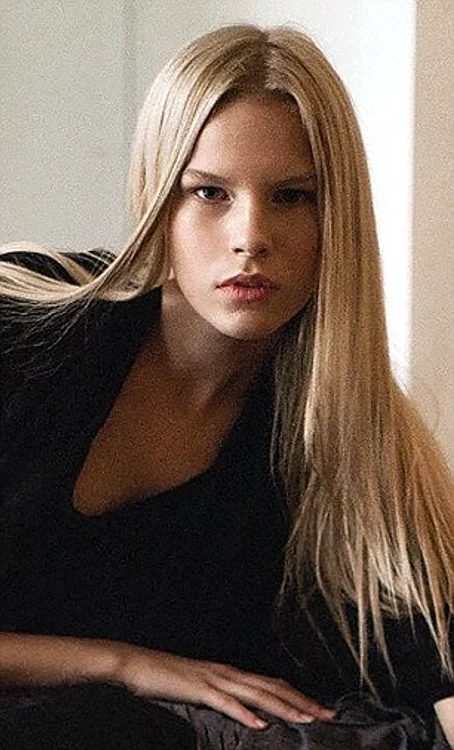 Anna are doar 17 ani