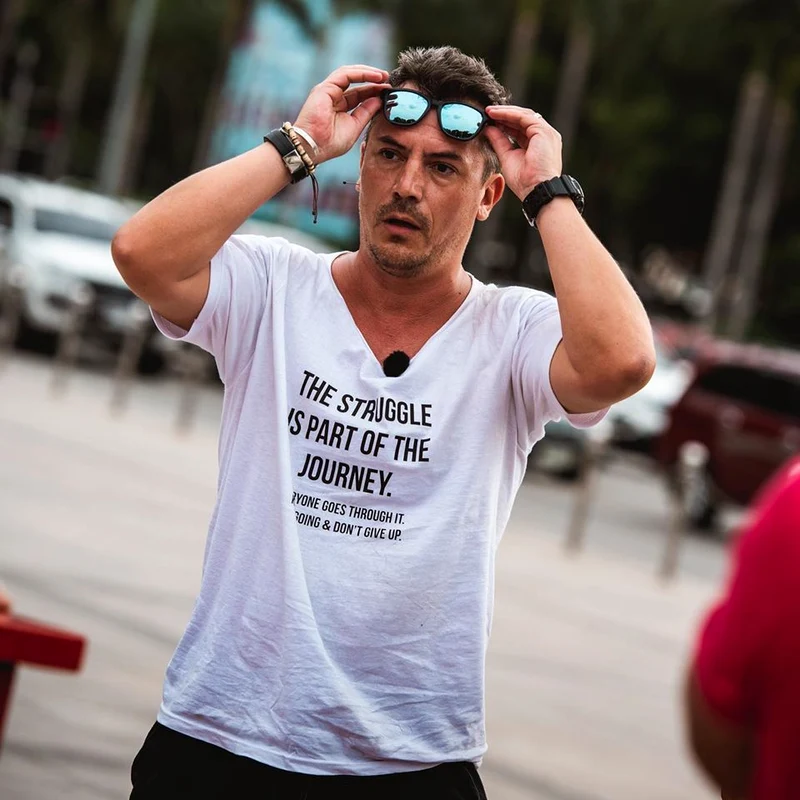 2 razvan fodor prezentator burlacul jpg jpeg