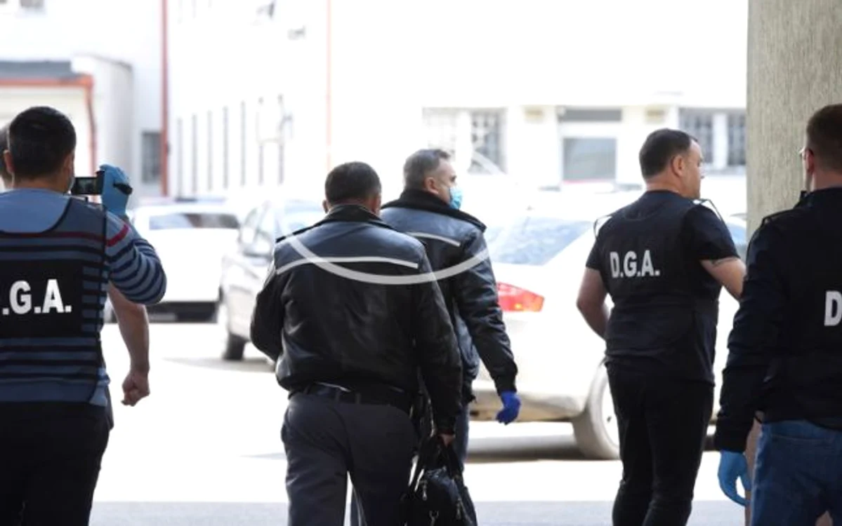 Cei doi poliţişti de frontieră au fost ridicaţi de ofiţerii DGA Bihor chiar din Borş. Foto: adevarul.ro