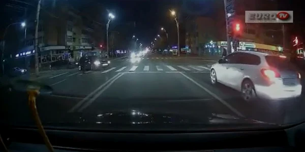 accident trecere de pietoni Bacau FOTO captura video
