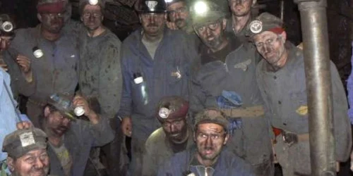 Iepuraşul de Paşte vine la ortacii din Valea Jiului cu tichete cadou