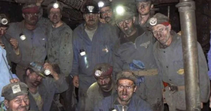 Iepuraşul de Paşte vine la ortacii din Valea Jiului cu tichete cadou