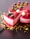 Tort cu crema de branza si zmeura  Sursa foto shutterstock 393996817 jpg