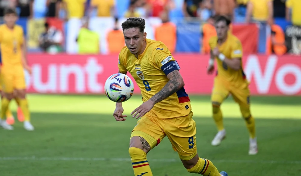 Ghinion pentru tricolori. Louis Munteanu, OUT de la națională înaintea barajului cu Turcia. Lucescu caută rapid soluții