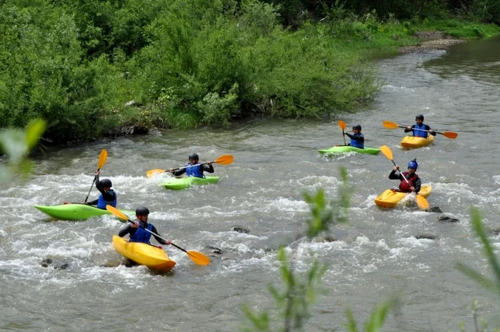 Cu caiacul pe râul Arieş, aventură în Apuseni. Foto: www.txa.ro