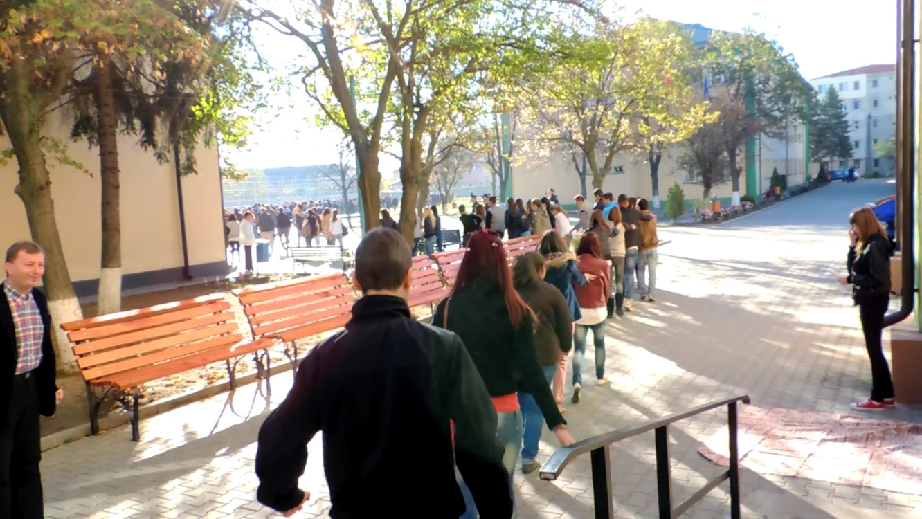 Elevii din Bucureşti vor fi învăţaţi cum să reacţioneze în cazul unei situaţii de urgenţă FOTO Arhivă
