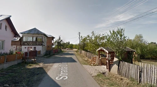 Atelierele ceramiştilor de pe Strada Olari - Horezu construită în urmă cu 50 de ani din ordinul unui ministru şi asfaltată cu banii localnicilor Foto google maps