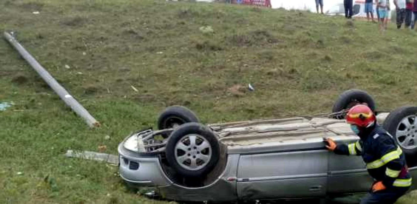 Accidentul de la Petricani a fost provocat de un şofer fară permis FOTO ISU Neamţ