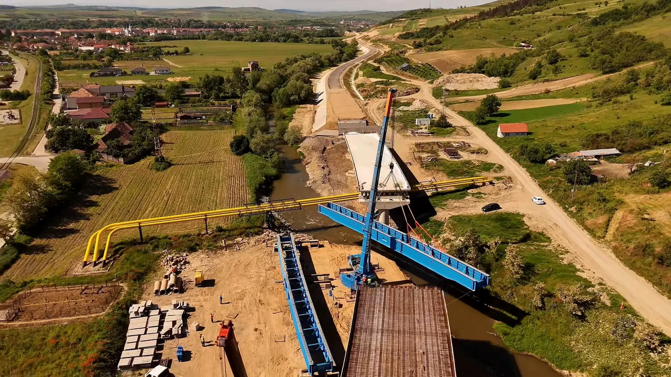 Grinzile viaductului de pe noua centură din Blaj. Foto: Gheorghe Vasile Rotar. Facebook