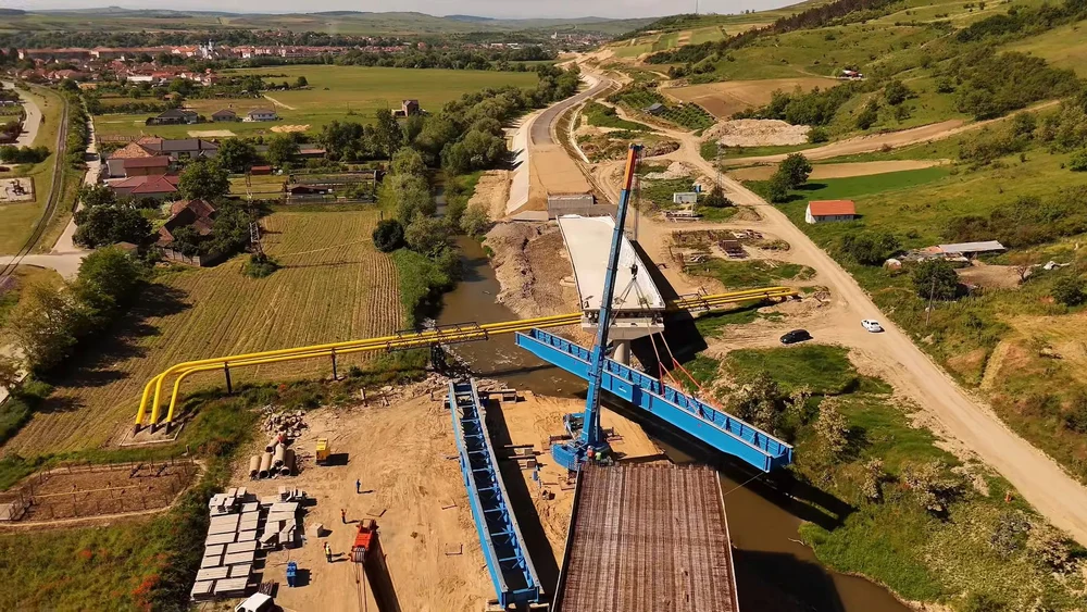 „Mica Romă” a Ardealului construiește o centură spectaculoasă. Va avea un viaduct curb peste râul Târnava și calea ferată