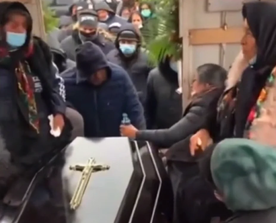 Bărbatul ar fi făcut infarct, dar după s-a trezit în coșciug Foto: Captură Video