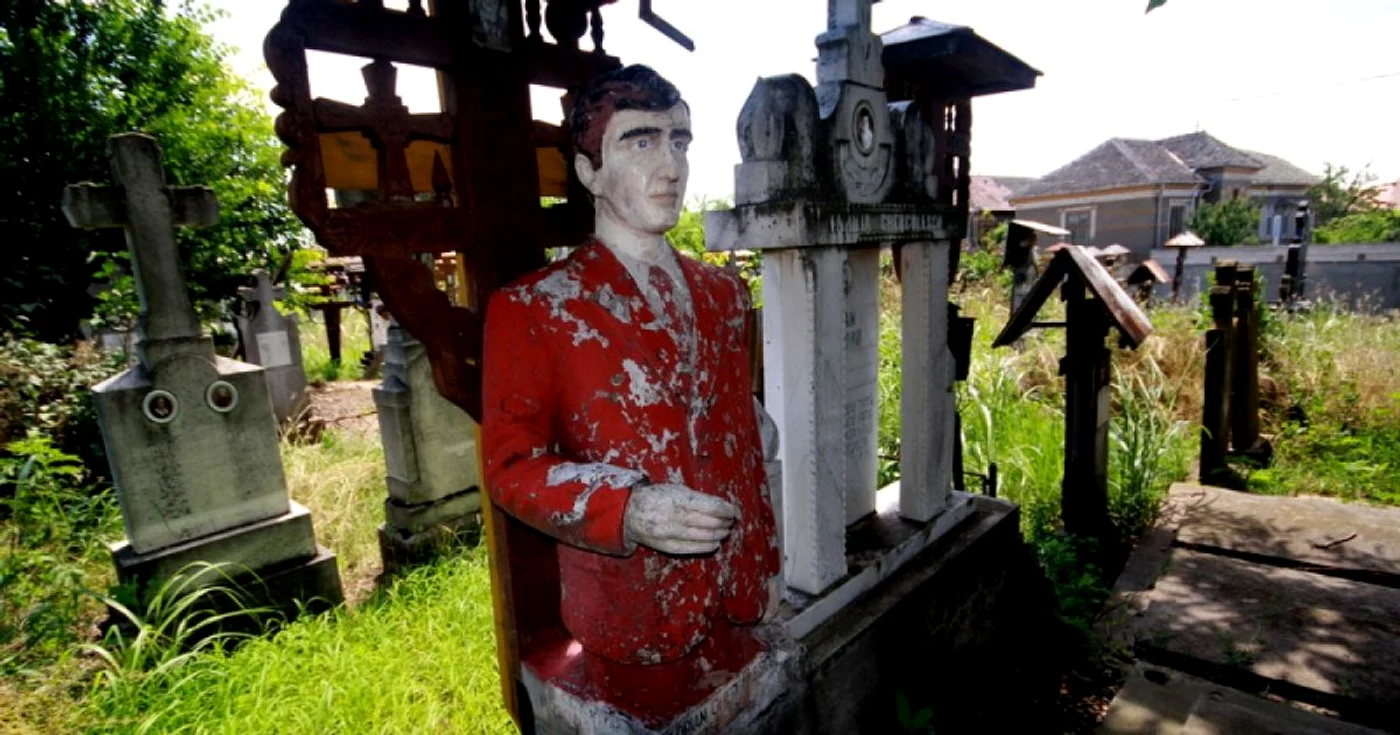 Un cimitir dintr-un sat din Dolj, unde superstiţiile legate de moarte încă se păstrează. FOTO: Daniel Guţă. ADEVĂRUL.