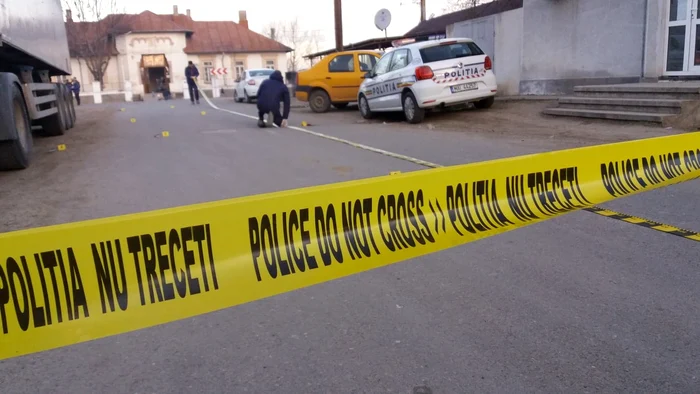 
    Hoții care au aruncat în aer bancomatul dintr-o comună brăileană au plecat liniștiți și sunt căutați în tot județulFoto: obiectivbr.ro  