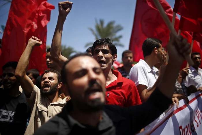 Palestinienii au protestat faţă de reluarea negocierilor de pace cu Israelul. FOTO: Reuters