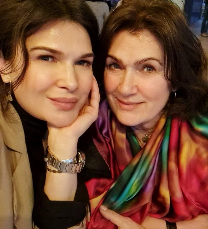 Mama Monicăi Bârlădeanu, Minodora Tătăruşanu, a împlinit 68 de aniFotografii: Facebook/Monica Bârlădeanu