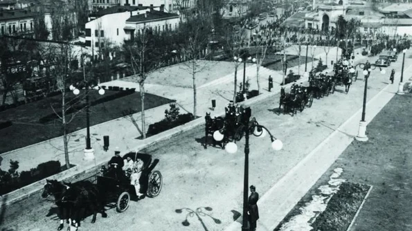 Primarii buni ai Bucureştiului „Bucur l a lăsat sălaş/ Pake l a făcut oraş/ Iar Dobrescu într o năvală/ L a făcut o Capitală” jpeg