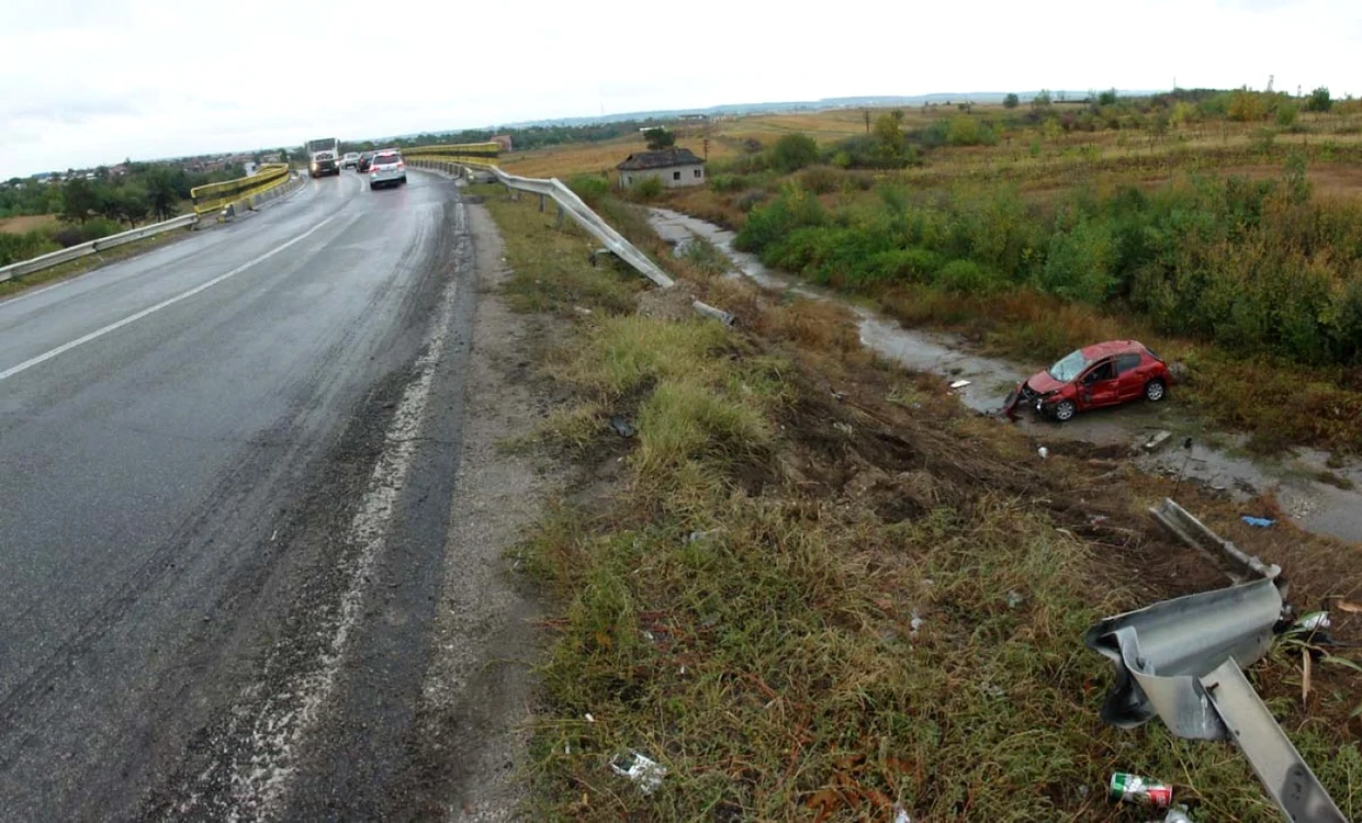 Accidentul a avut loc la intrarea în Găneasa-Olt, dinspre Craiova... (FOTO: Mugurel Manea)