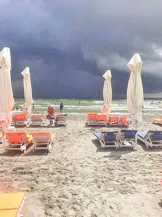 
    Aşa arată acum celebrul complex Panoramic - Amfiteatru - Belvedere care atrăgea mai ales străini Foto: Mihai Ionescu  