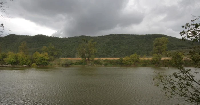 Temperaturile vor scădea de la o zi la alta, astfel încât la mijlocul săptămânii vremea va deveni rece în toată ţara.