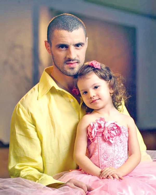 
    Cu tatăl ei, Pavel Stratan, într-o fotografie din 2006  