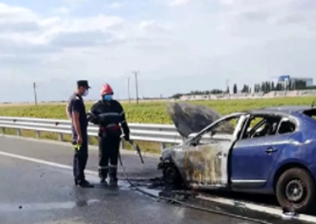 O mașină a luat foc pe Autostrada Soarelui