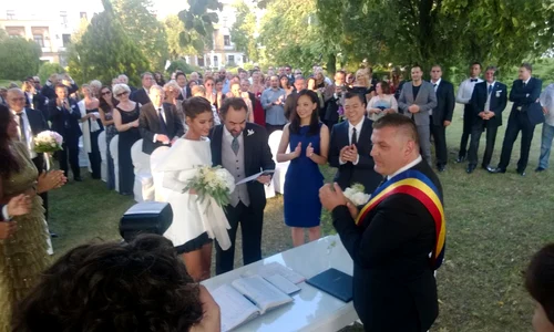 paunescu si sotia cu certificatul jpeg