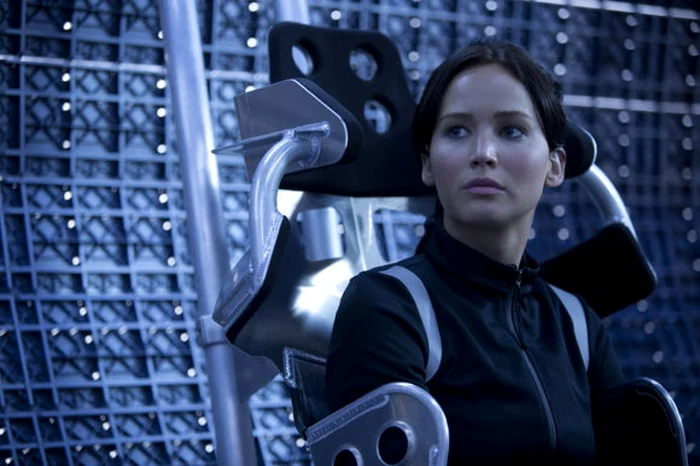 Bazate
pe romanele lui Suzanne Collins, „Jocurile Foamei“ prezintă o
societate distopică, iar protagonista este Katniss Everdeen,
personaj jucat de Jennifer Lawrence, care devine eroina unui
reality-show FOTO cinemagia.ro