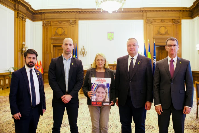Familia Steinbrecher, alături de ambasadorul Israelului în România și Nicolae Ciucă. FOTO Facebook