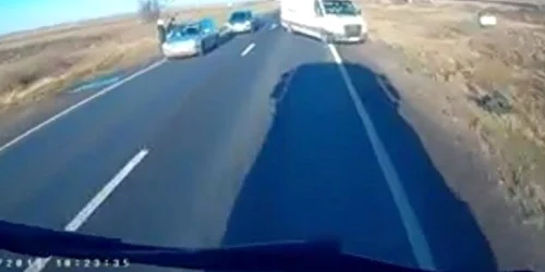 Imagine din timpul incidentului rutier de pe DN25 FOTO captură video