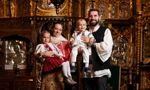 Alina Maria si Nicolae al Romaniei in felicitarea de Craciun 2023 pagina oficiala (1) jpg