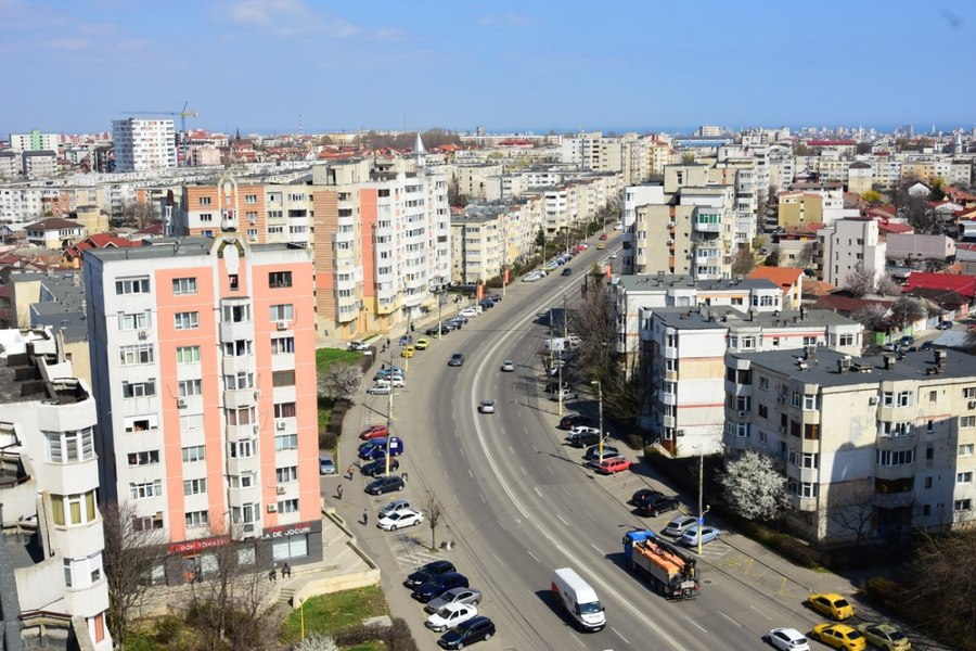 Constănțenii, sufocați de mirosul de combustibil. Oamenii au sunat îngroziți la 112, pompierii nu au găsit nimic