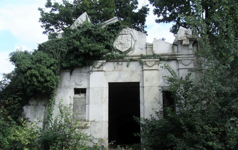 Vechea uzină de apă din Baia Mare, monument istoric secular, lăsat în paragină