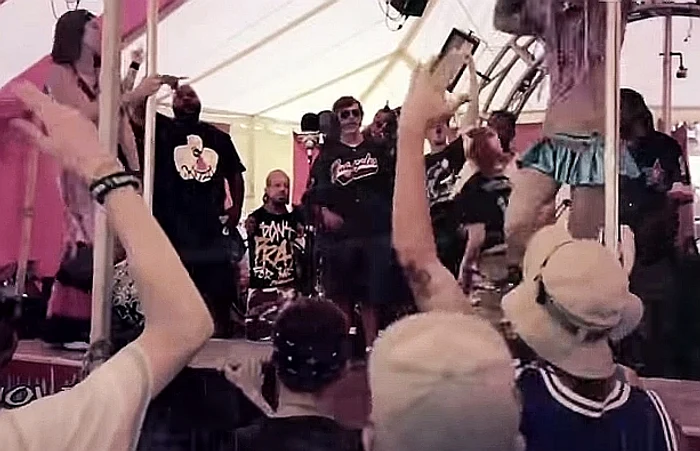 Mai multe concurente au dansat la barăfoto: captură video