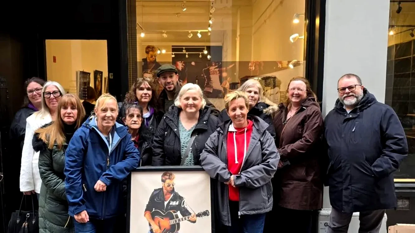 Chitara legendară a lui George Michael, scoasă la licitație! 