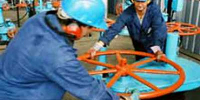 Mai mult de jumătate dintre anagajaţii societăţii de termoficare din Ploieşti riscă să rămână fără servciu