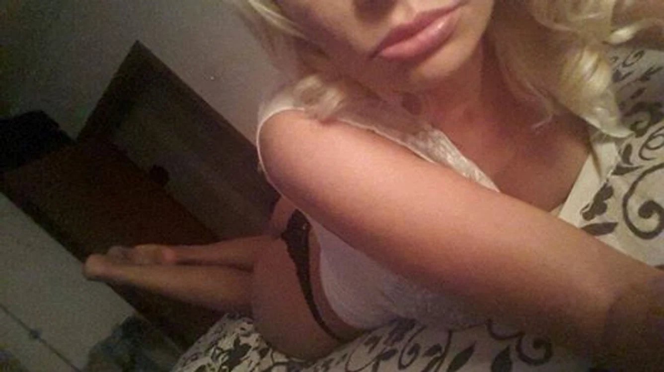 Mariana Roşca se distrează seara cu fanii de pe Facebook