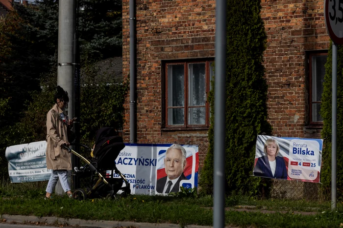 Polonezii merg la urne, in alegerile parlamentare FOTO AFP