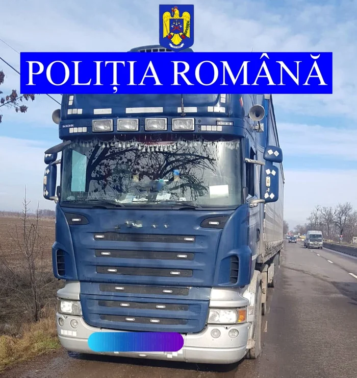 TIR-ul în care şoferul montase un magnet pentru a altera datele din tahograf FOTO IPJ Galaţi