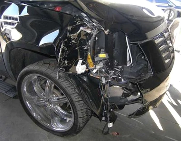 Un autoturism a accidentat mortal un pieton.
