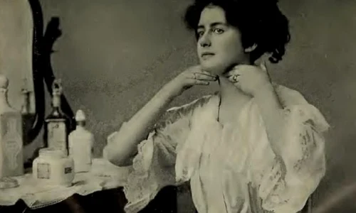 Făina de porumb între şamponări, un sfat de frumuseţe practicat la 1900 jpeg