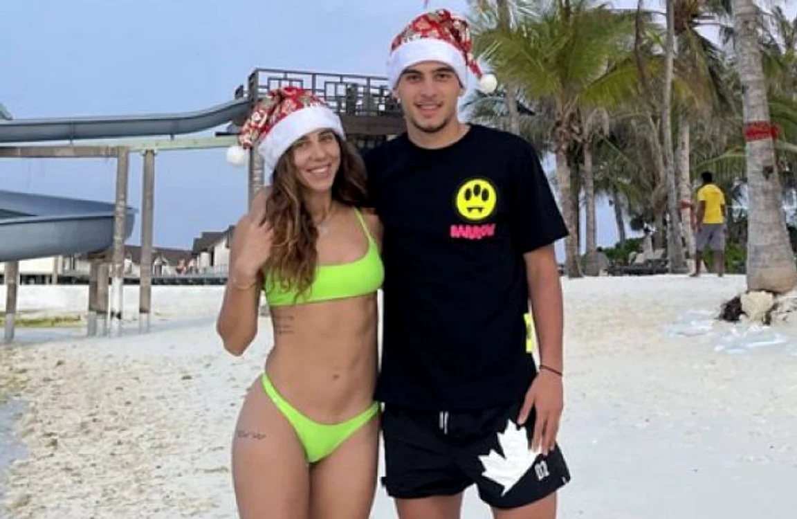 Mihaela Buzărnescu și Marco Dulca au plecat pregătiți cu căciulițe de Moș Crăciun în Maldive
