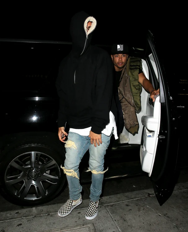 Justin Bieber a încercat în zadar să-și ascundă identitatea sub glugă