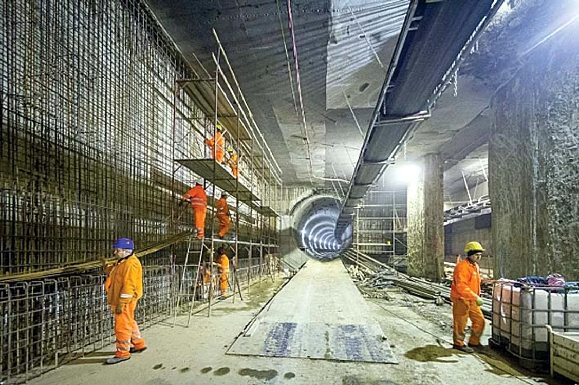 Alții construiesc  structura de  rezistență