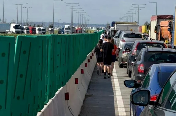 Cozi de mașini pe Podul Prieteniei FOTO: Poliția Română