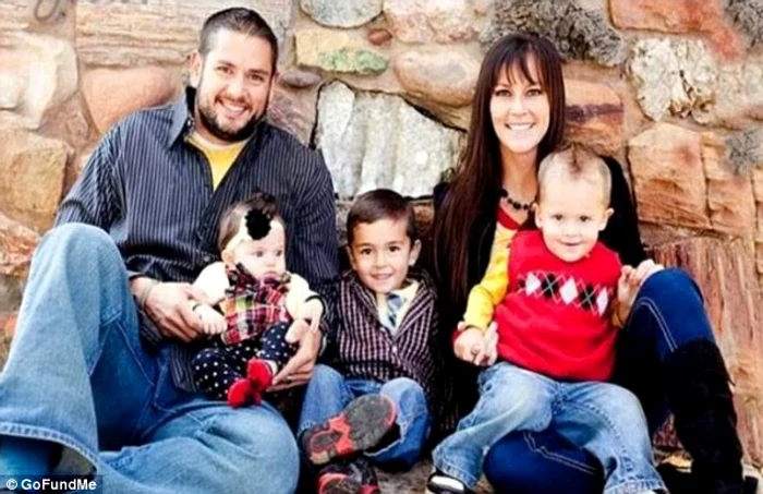 Micuţa, alături de părinţii ei şi cei doi fraţi